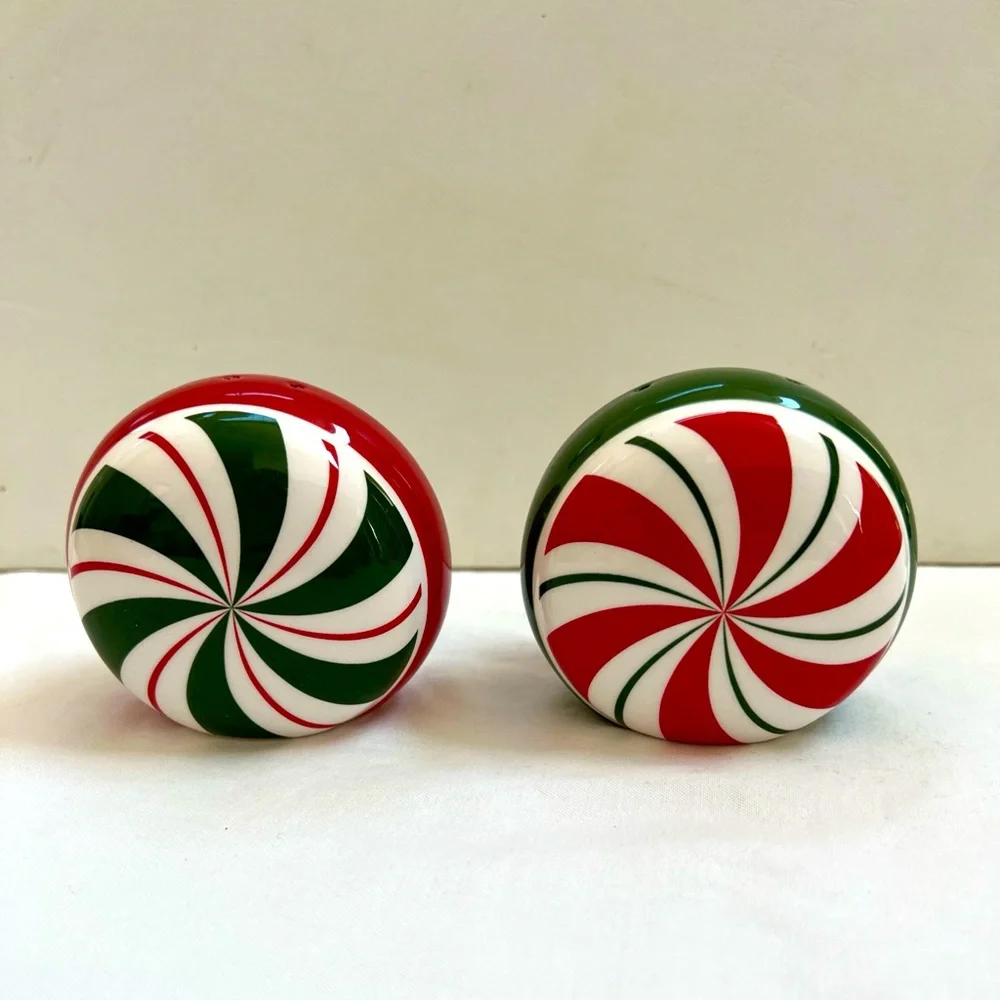 Christmas Salt and Pepper Shakers (2) Pier 1 (P1) Vintage Red Green Round Swirl